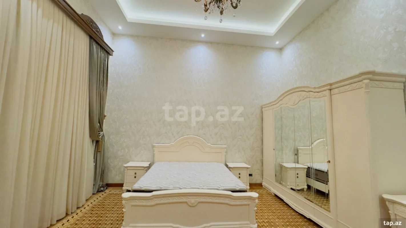 Satılır 5 otaqlı mənzil 220 m²