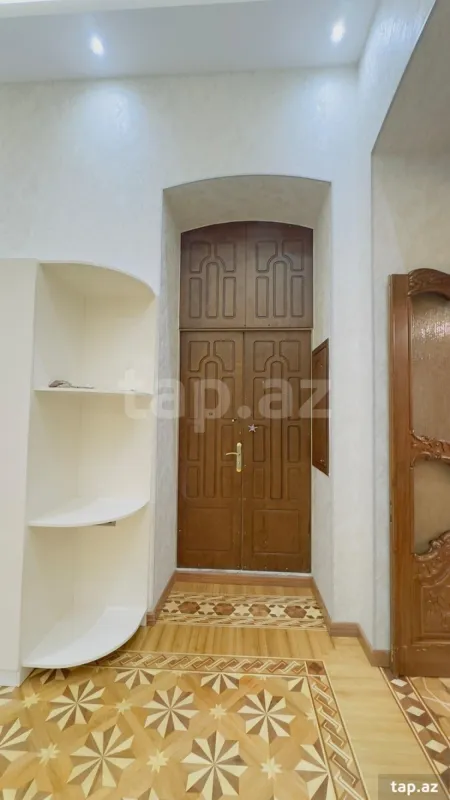 Satılır 5 otaqlı mənzil 220 m²