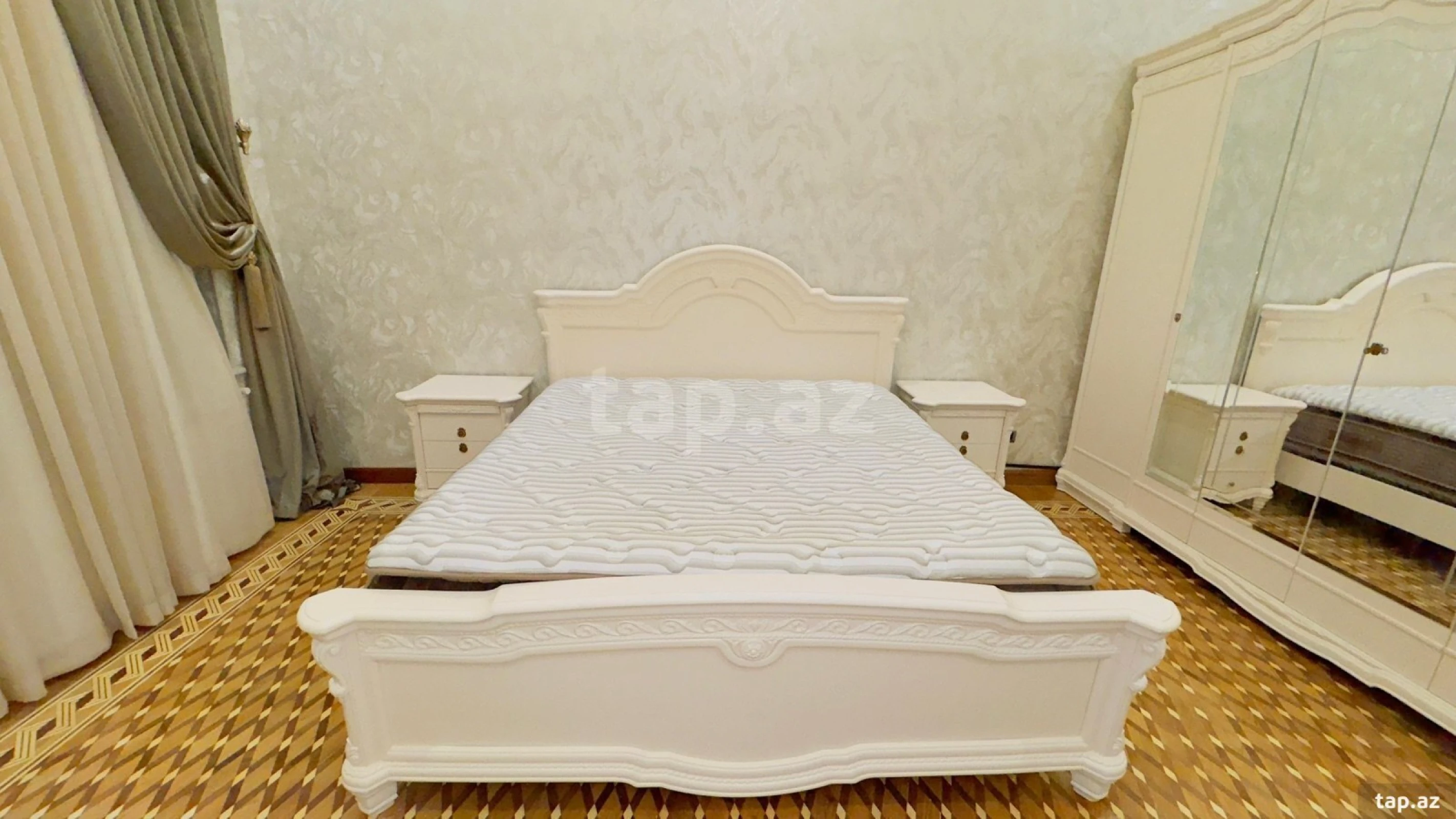 Satılır 5 otaqlı mənzil 220 m²