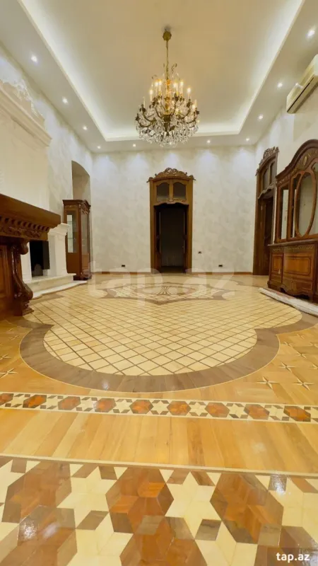 Satılır 5 otaqlı mənzil 220 m²