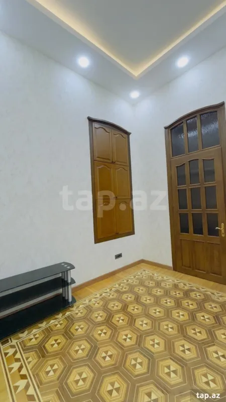 Satılır 5 otaqlı mənzil 220 m²