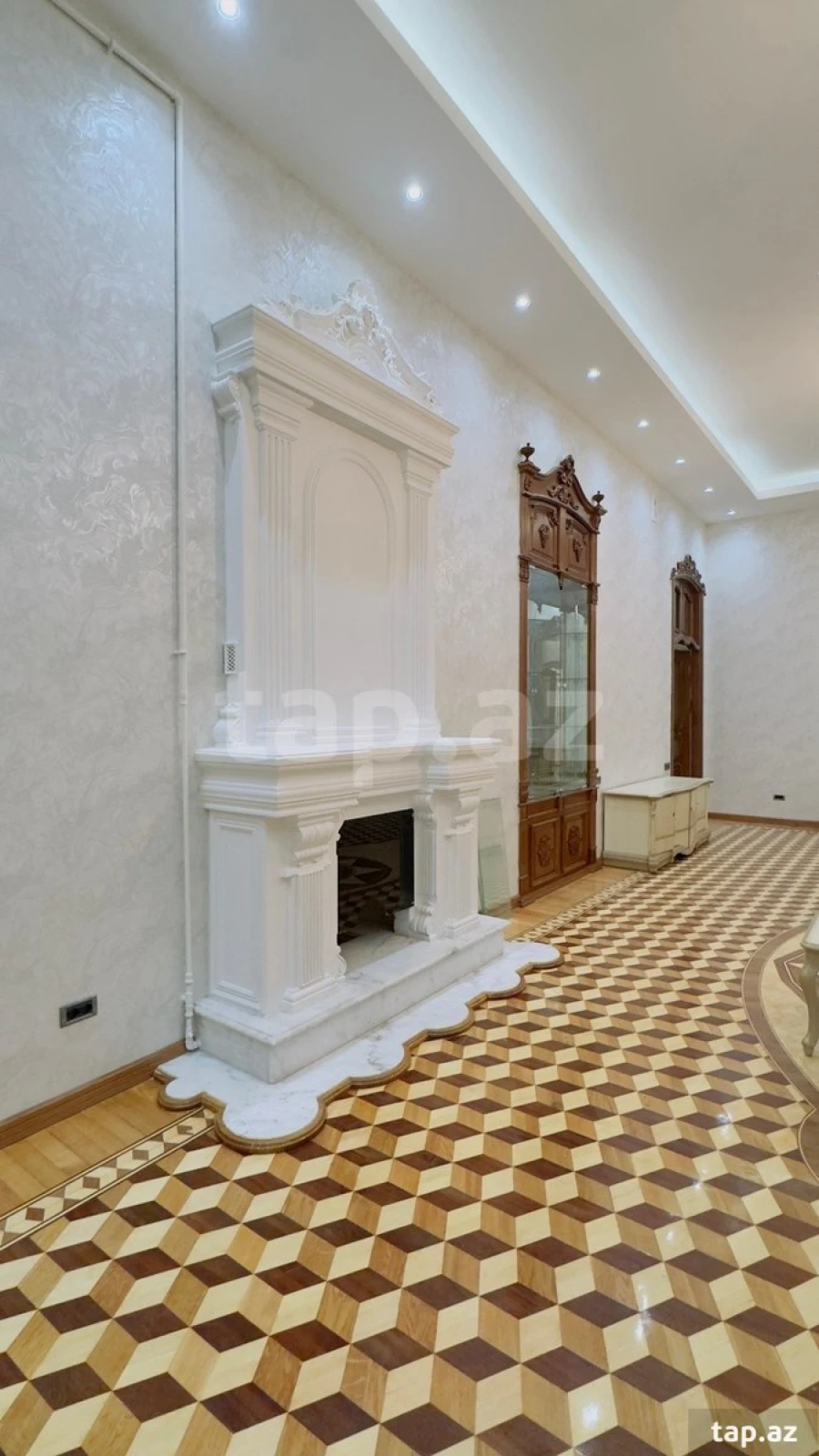 Satılır 5 otaqlı mənzil 220 m²