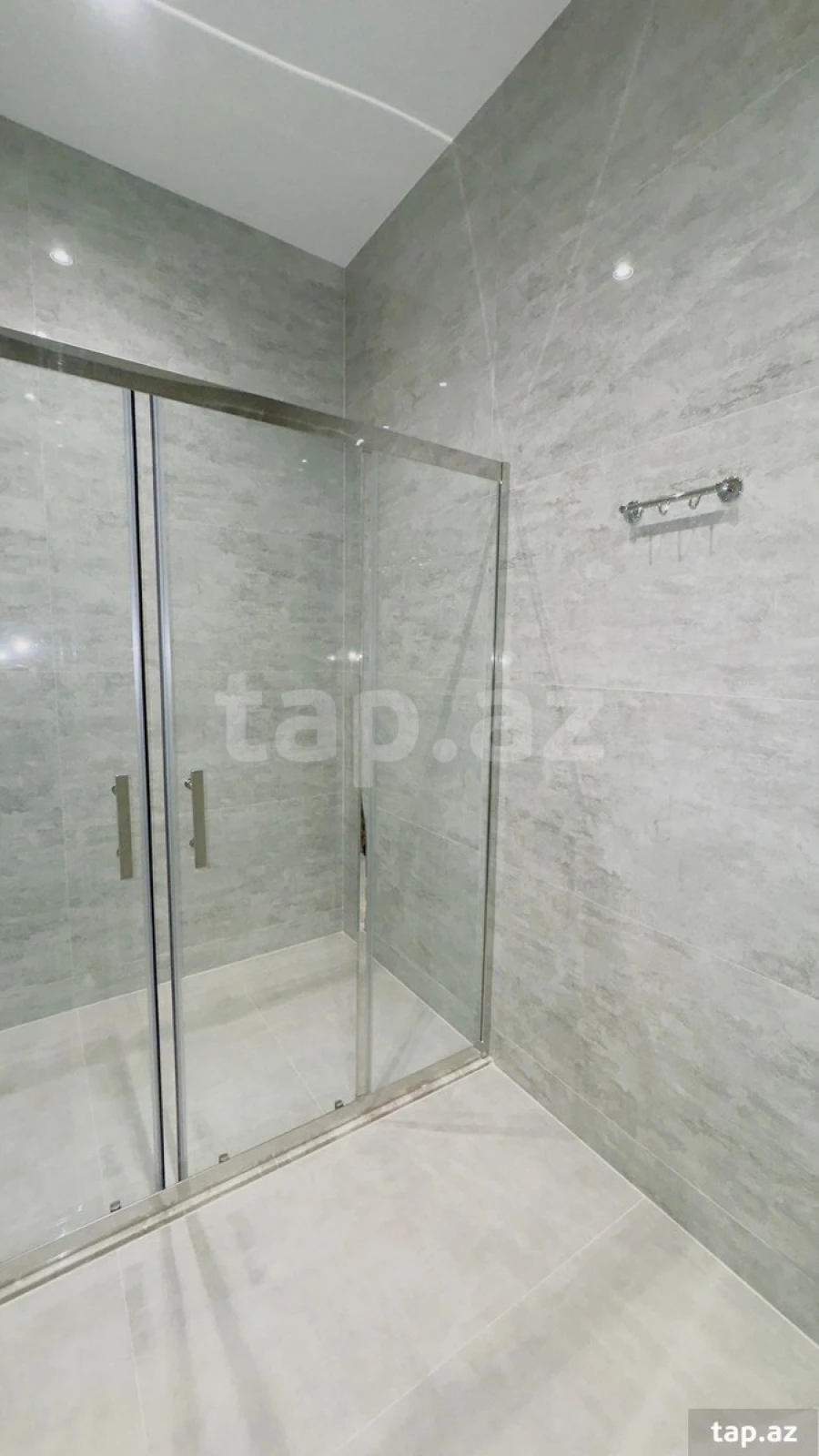Satılır 5 otaqlı mənzil 220 m²
