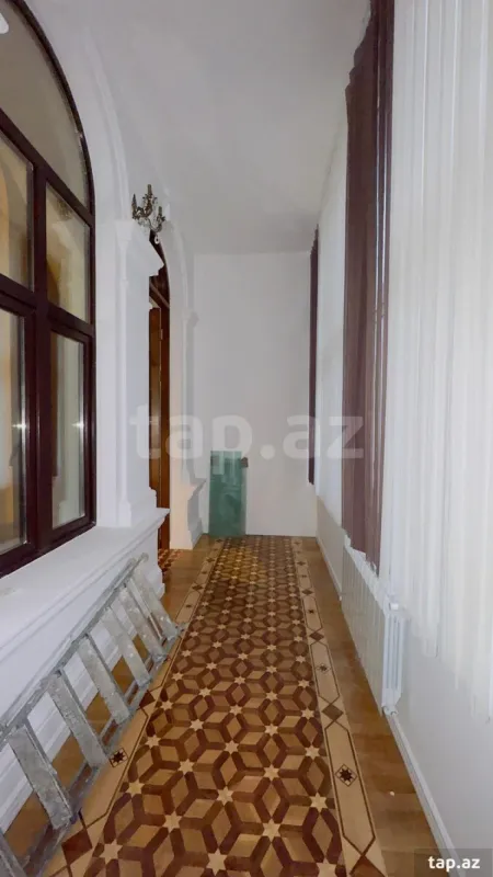 Satılır 5 otaqlı mənzil 220 m²