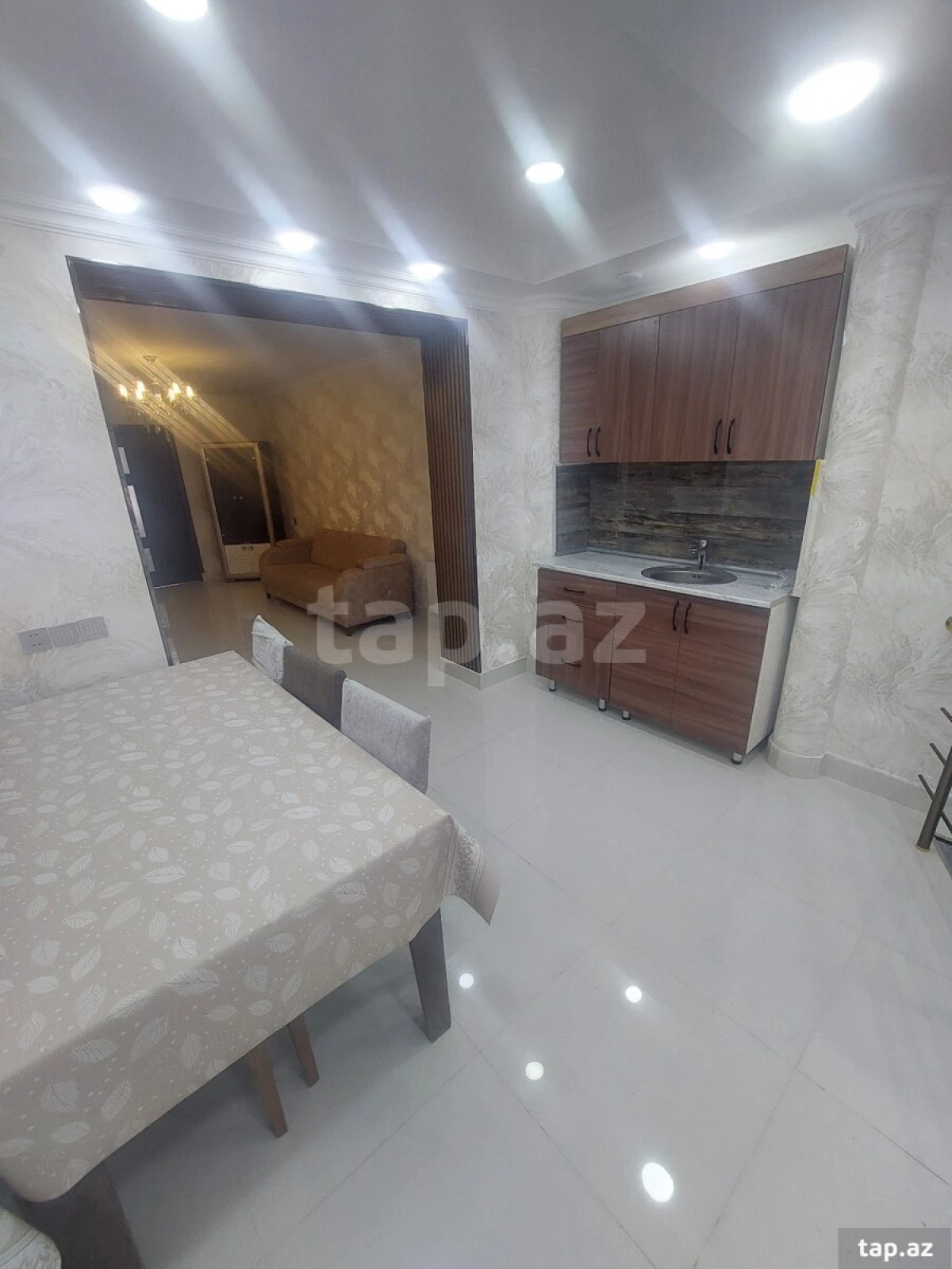 Kirayə verilir 2 otaqlı mənzil 65 m²