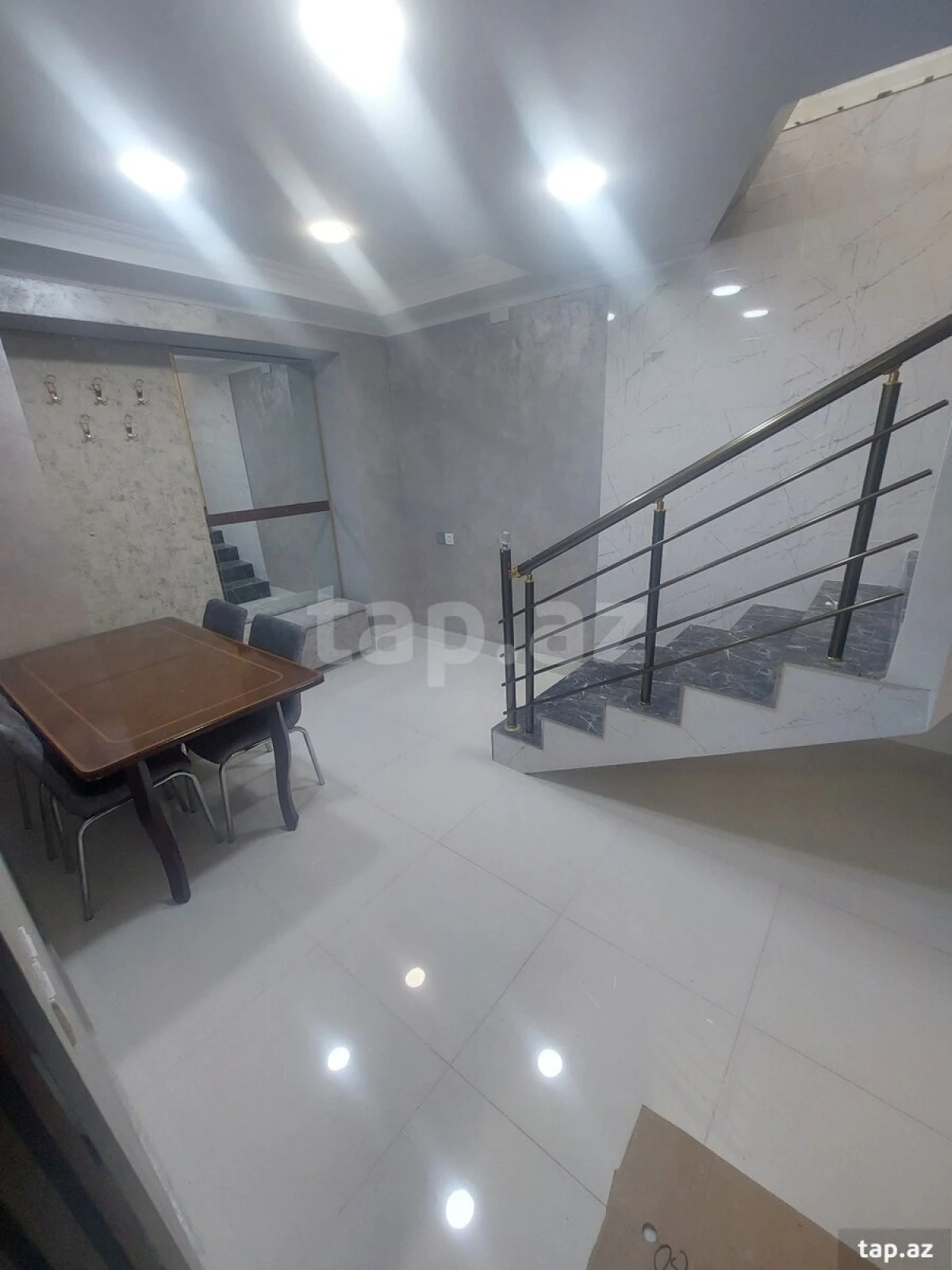 Kirayə verilir 2 otaqlı mənzil 65 m²