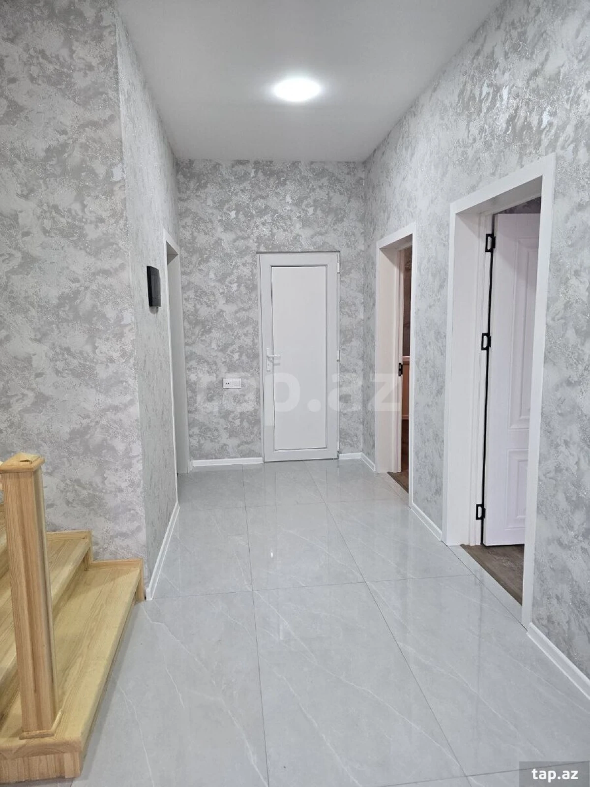 Satılır 5 otaqlı həyət evi