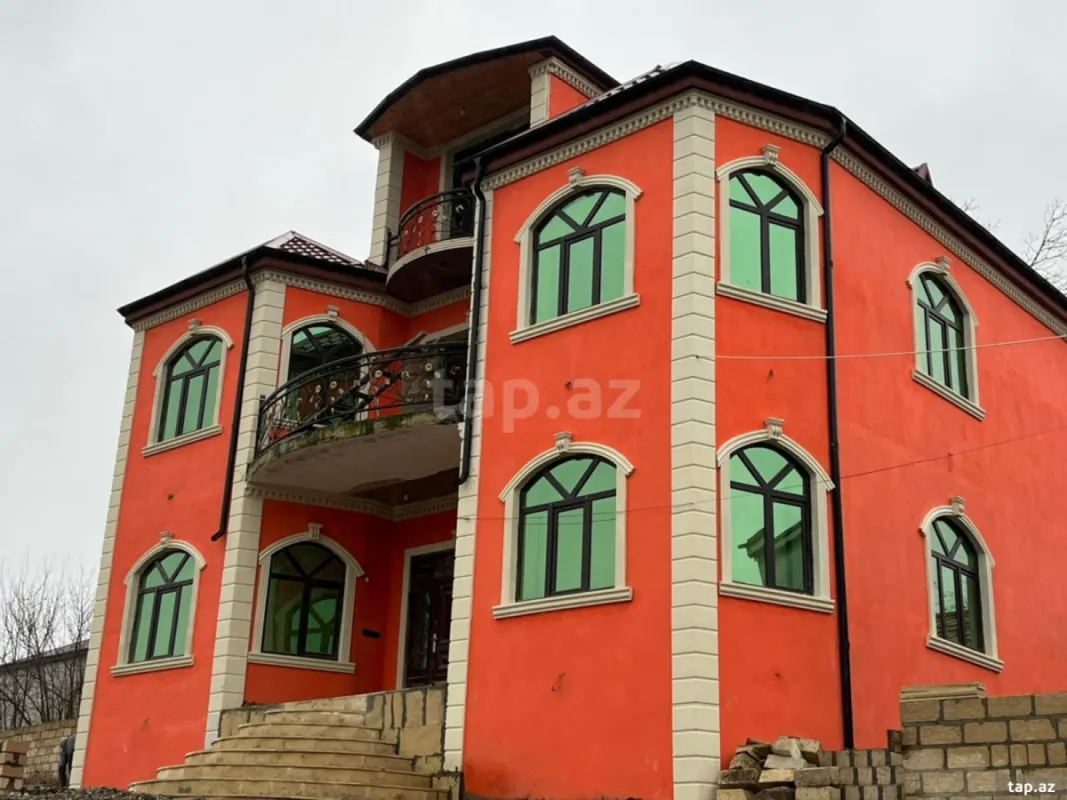 Kirayə verilir 4 otaqlı həyət evi