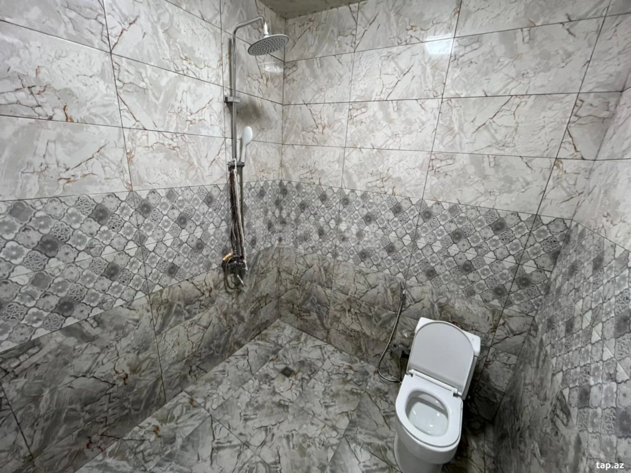 Kirayə verilir 4 otaqlı həyət evi