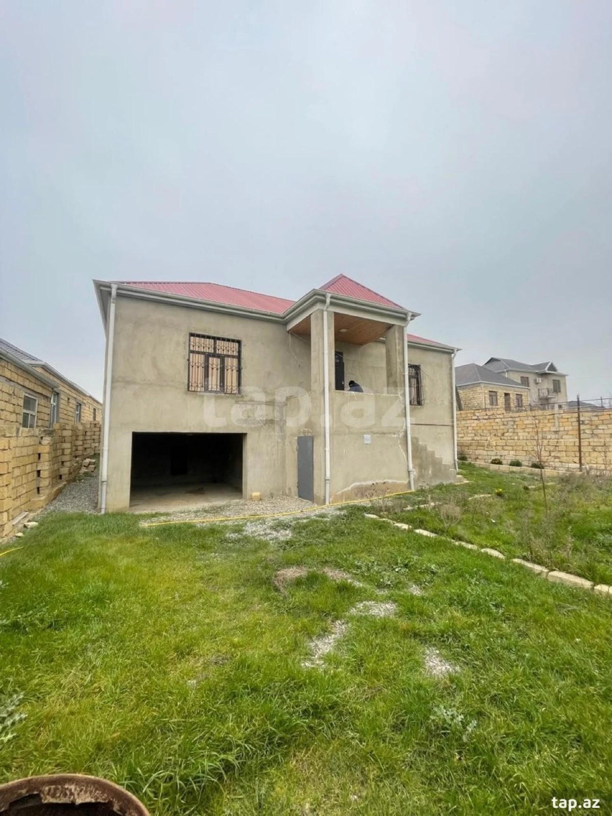 Satılır 4 otaqlı həyət evi