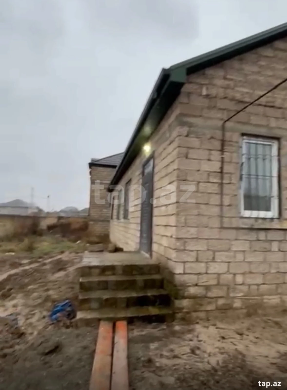 Satılır 4 otaqlı həyət evi