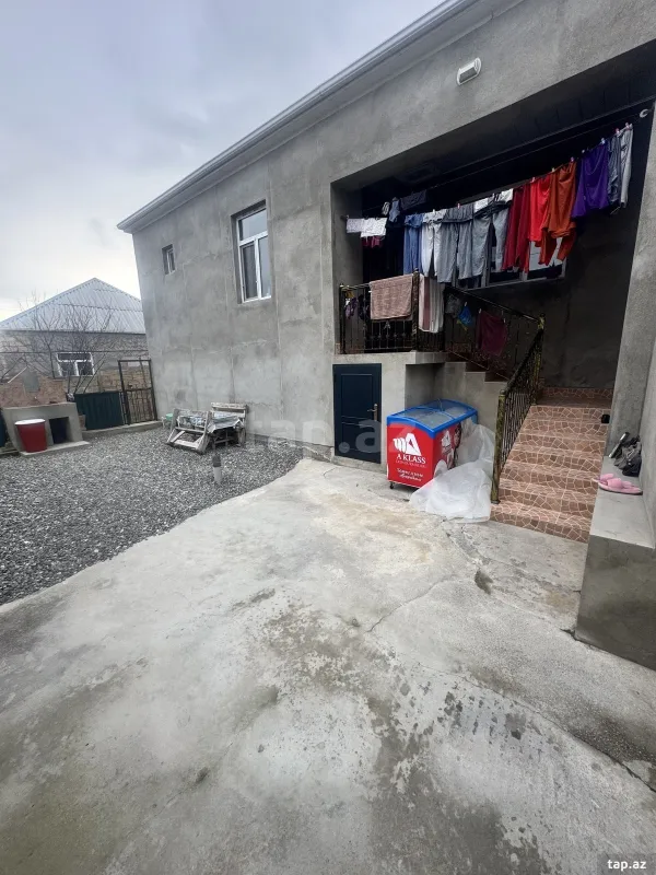 Satılır 4 otaqlı həyət evi