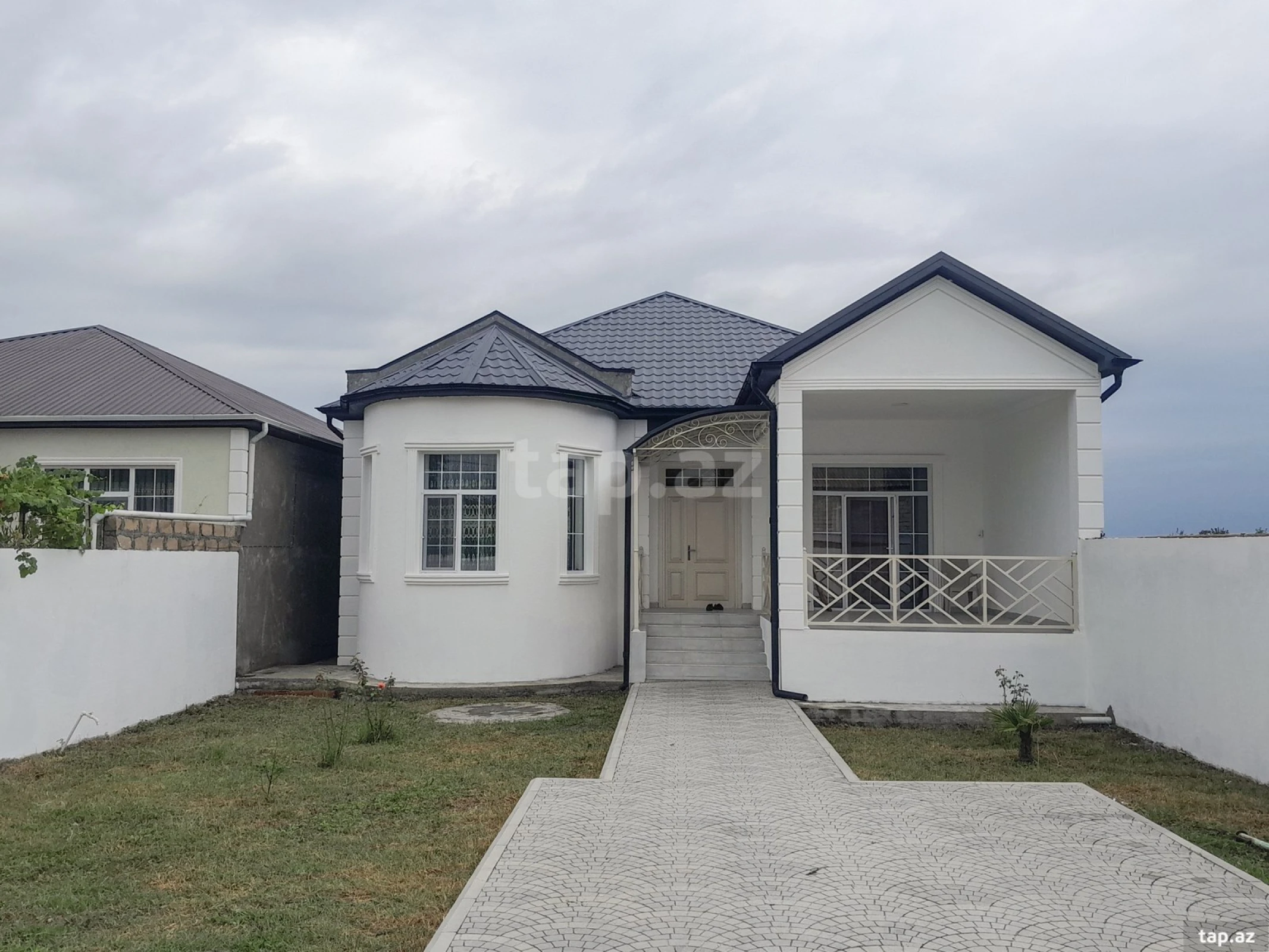 Satılır 4 otaqlı həyət evi