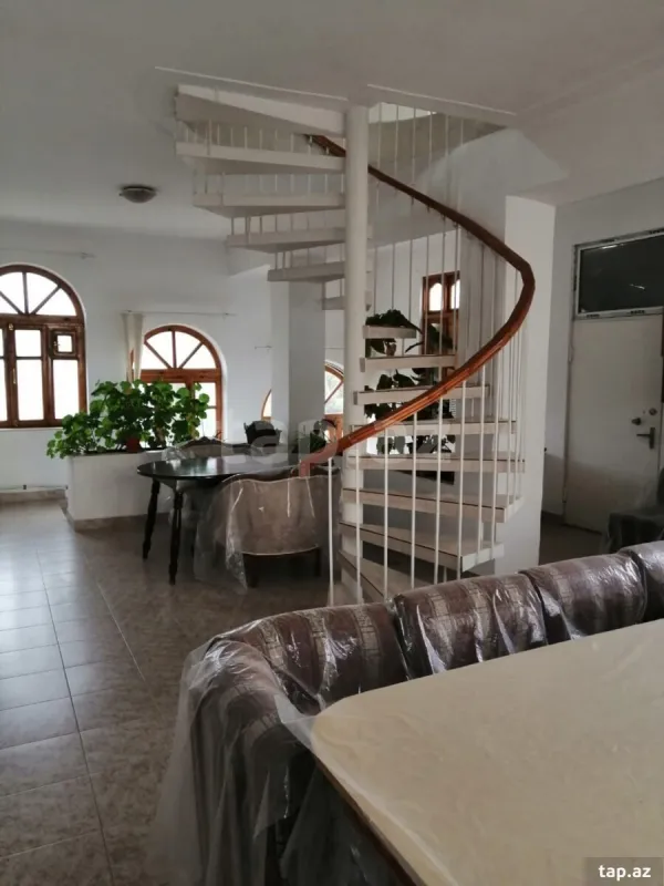 Satılır 6 otaqlı həyət evi