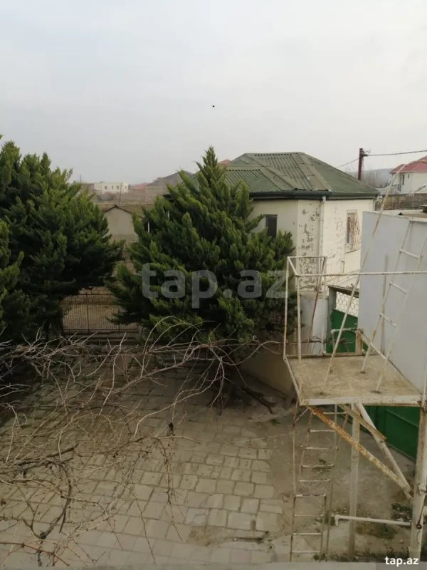 Satılır 6 otaqlı həyət evi