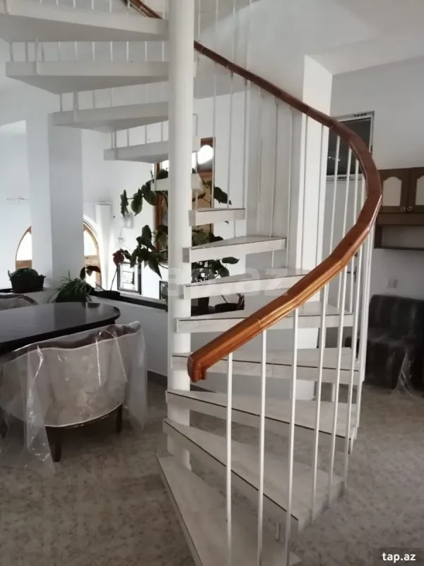 Satılır 6 otaqlı həyət evi