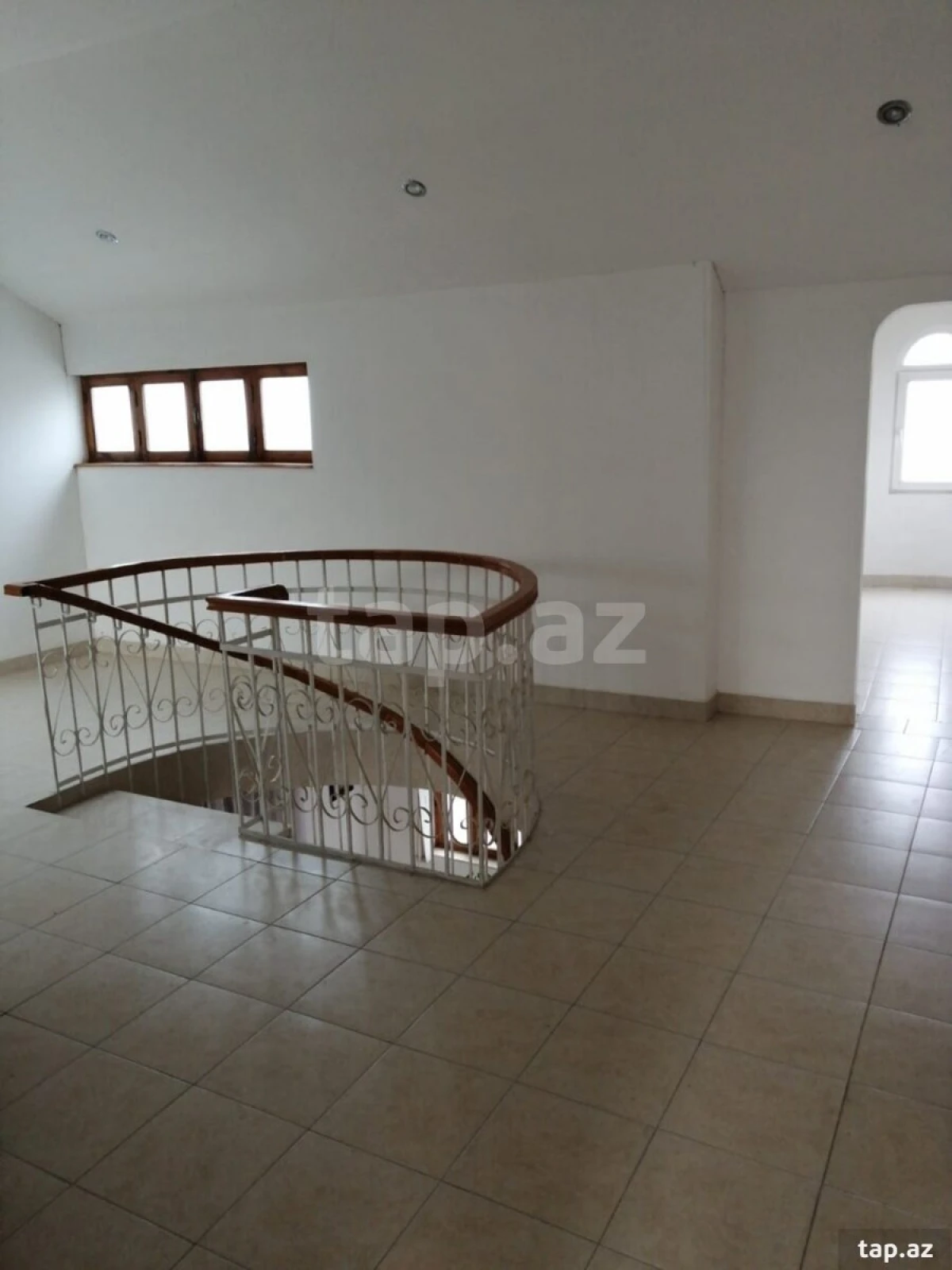 Satılır 6 otaqlı həyət evi