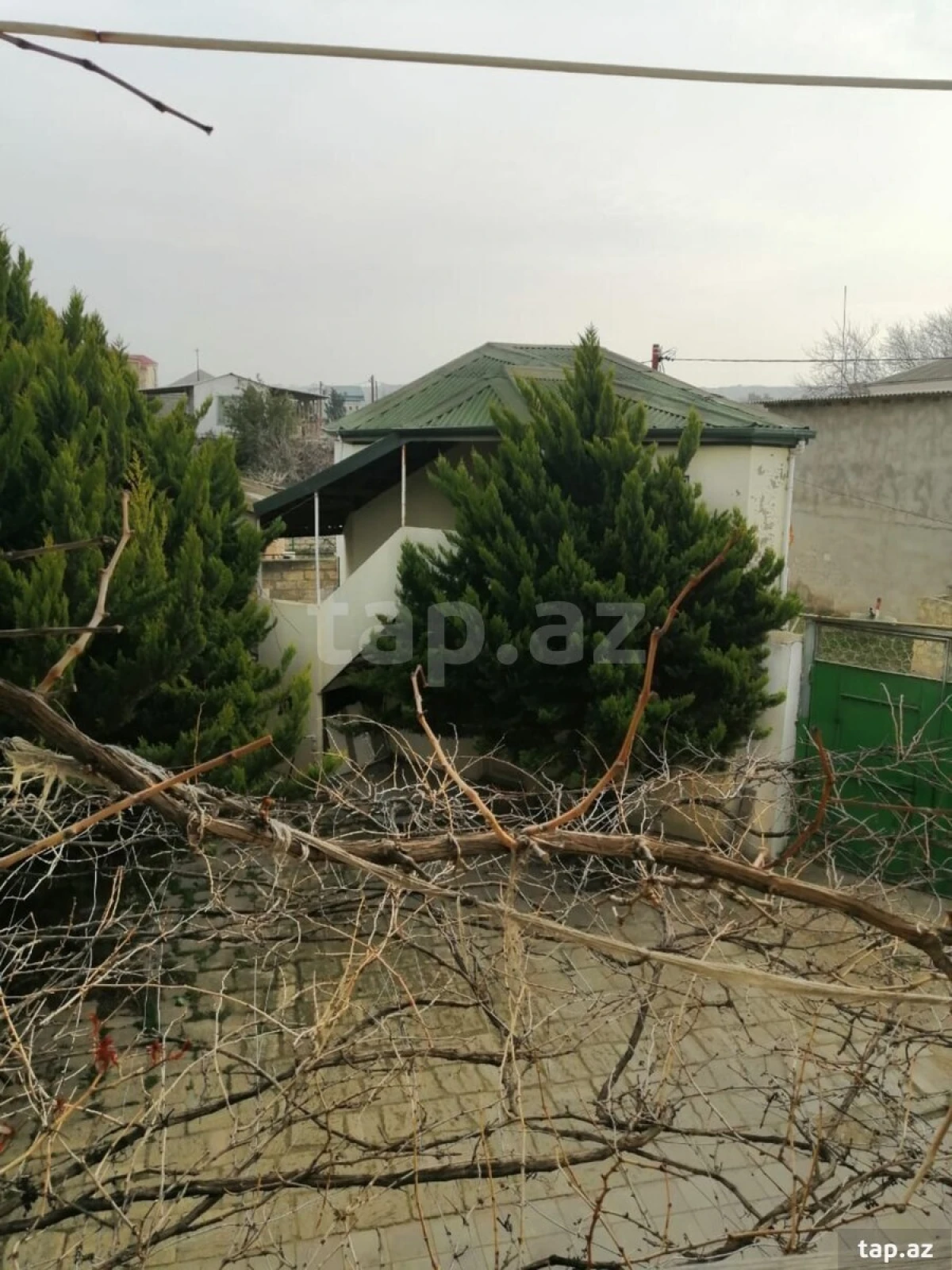 Satılır 6 otaqlı həyət evi