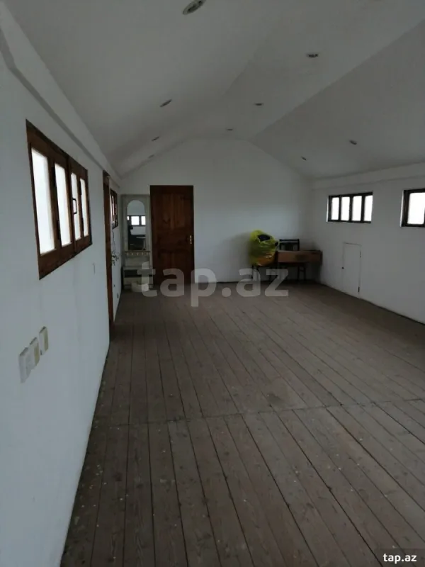 Satılır 6 otaqlı həyət evi