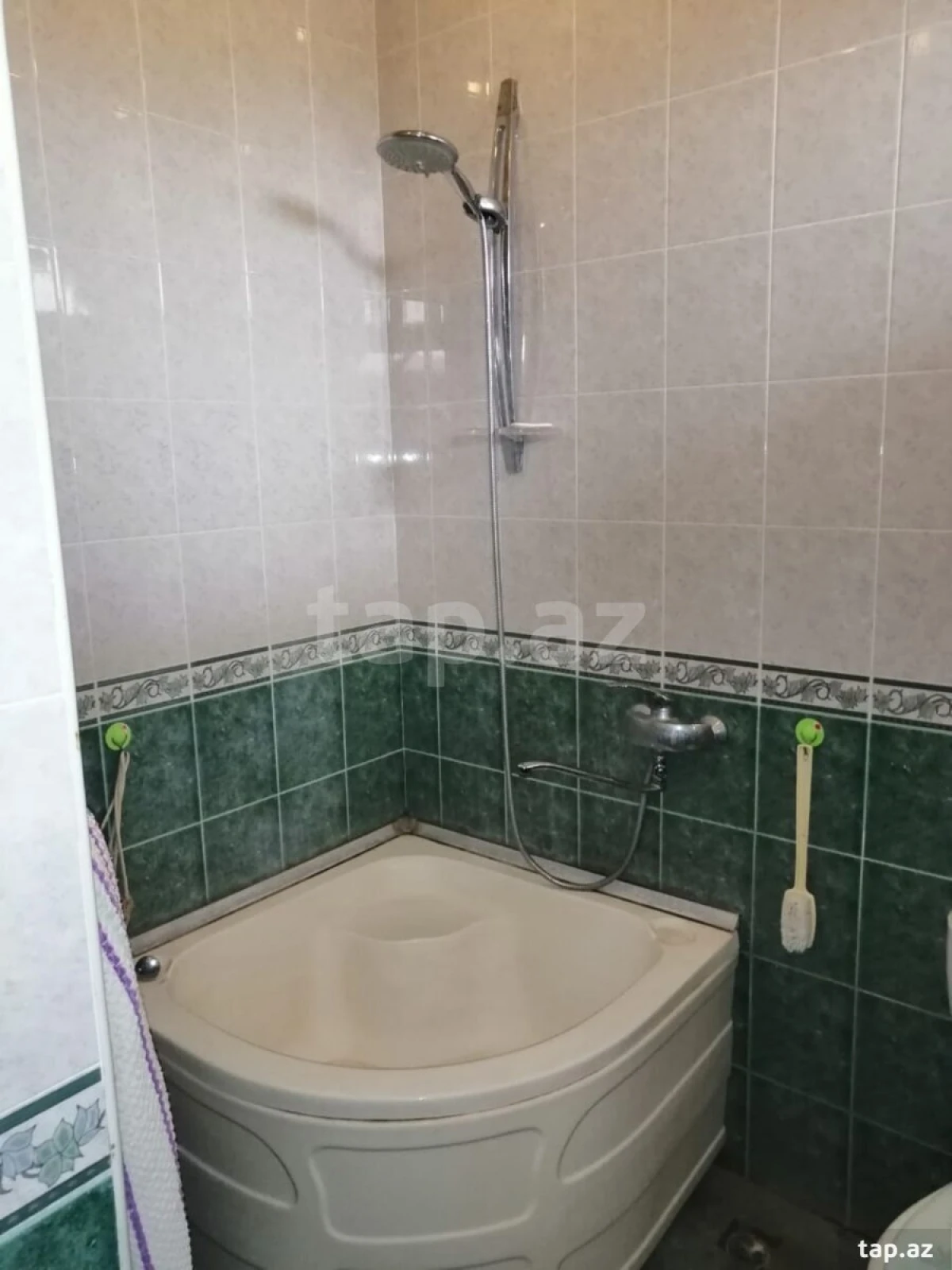 Satılır 6 otaqlı həyət evi