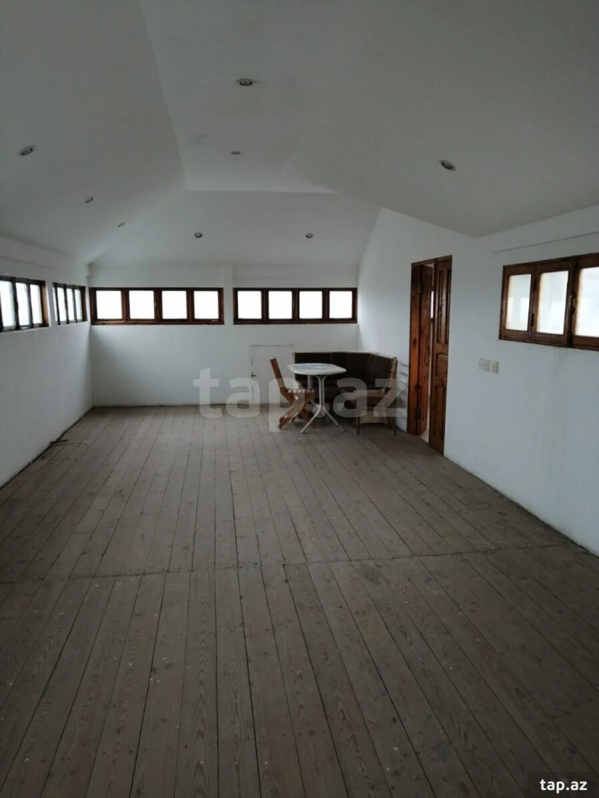 Satılır 6 otaqlı həyət evi