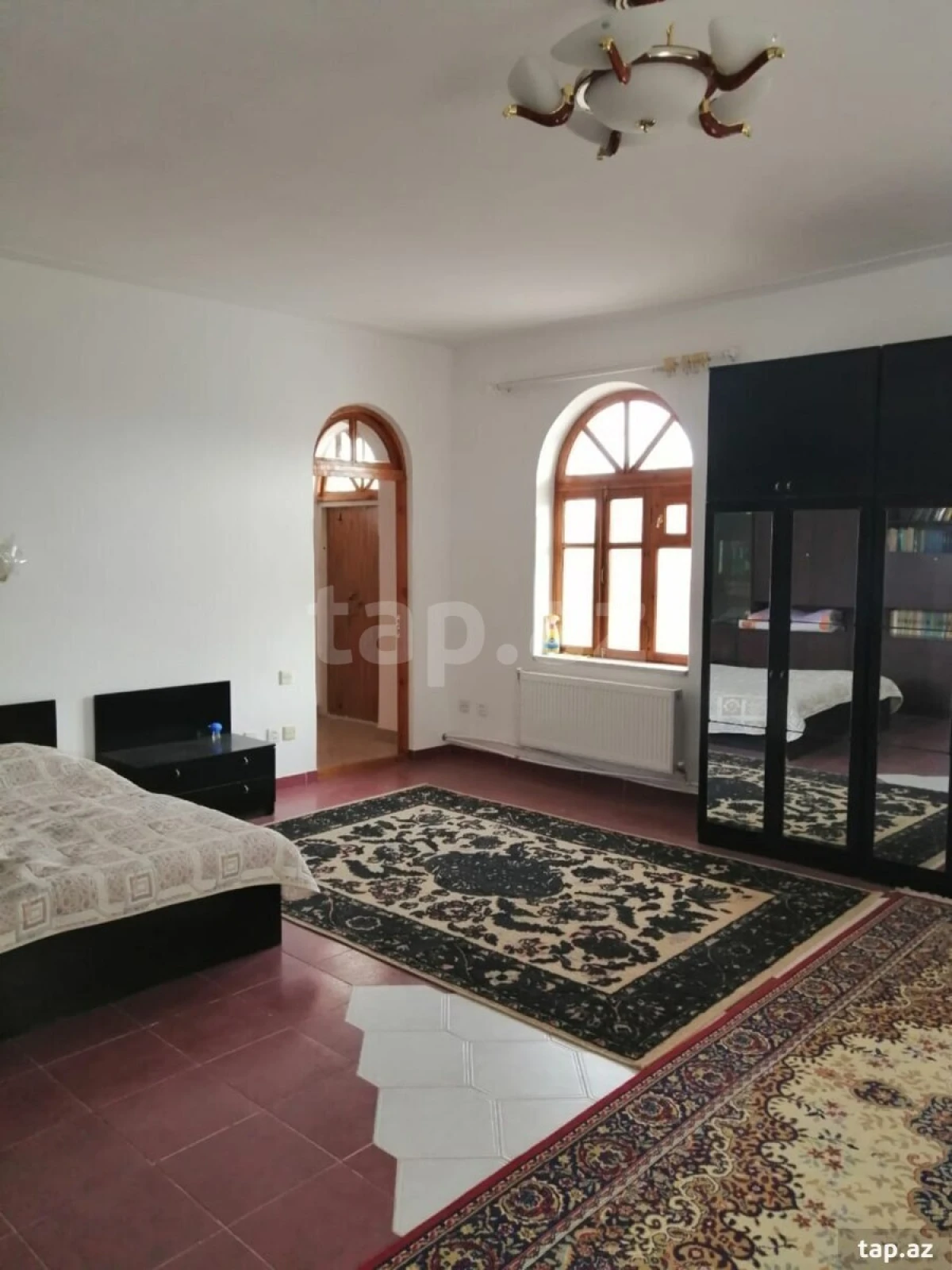 Satılır 6 otaqlı həyət evi