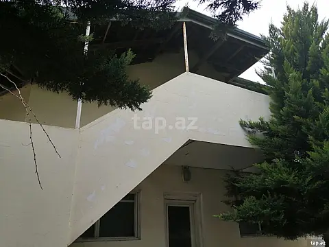 Satılır 6 otaqlı həyət evi