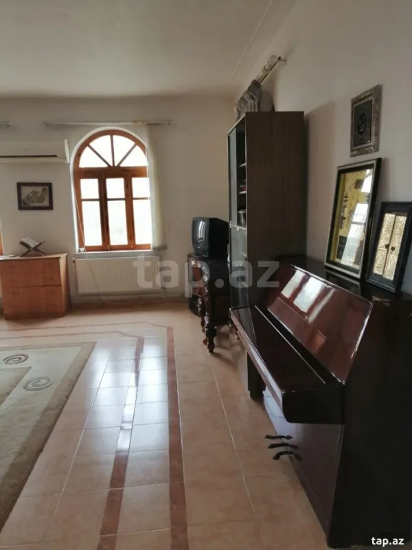 Satılır 6 otaqlı həyət evi