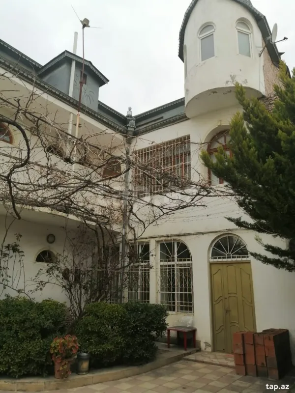 Satılır 6 otaqlı həyət evi