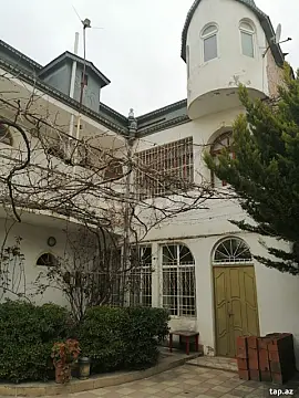 Satılır 6 otaqlı həyət evi