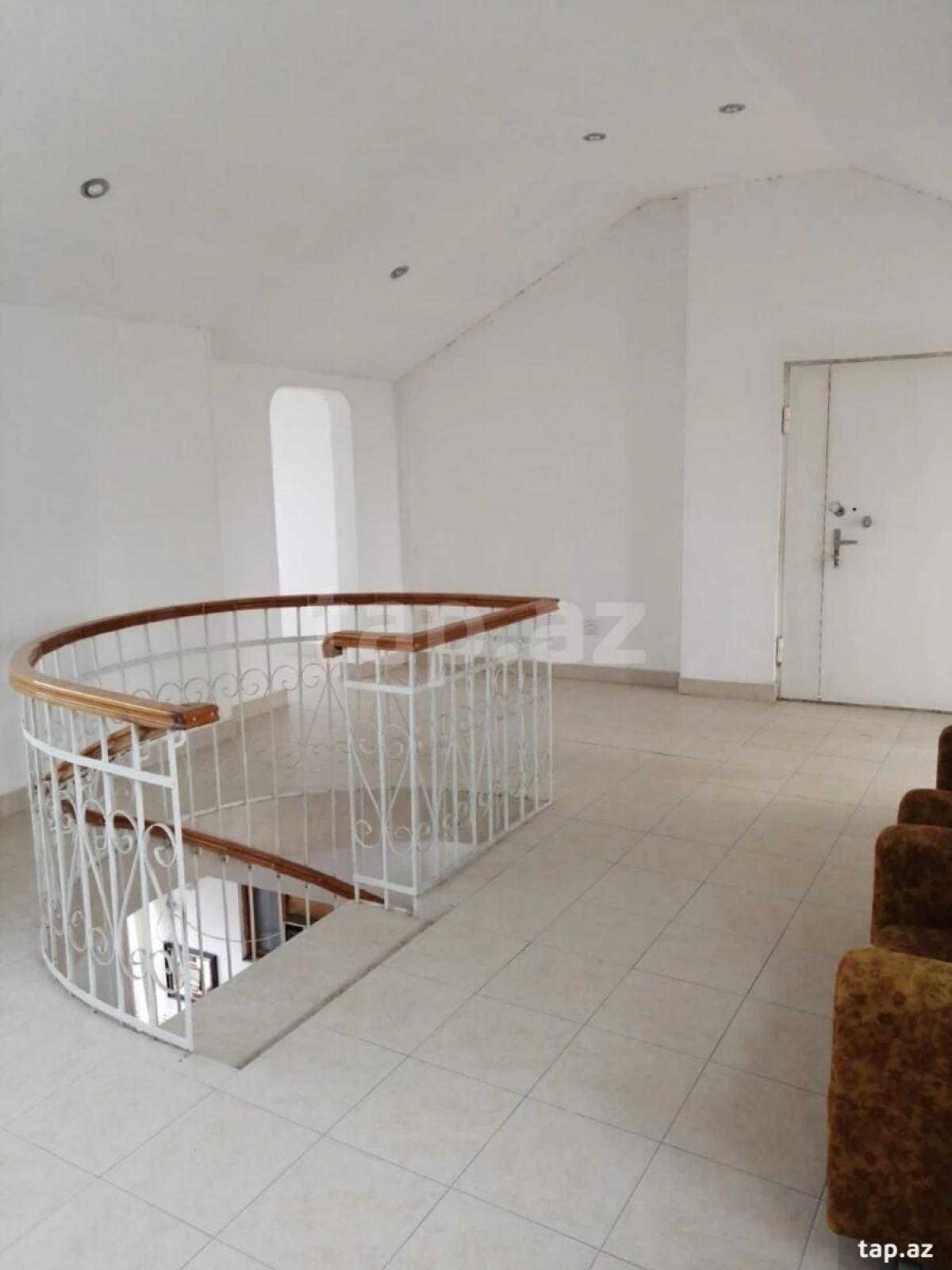 Satılır 6 otaqlı həyət evi