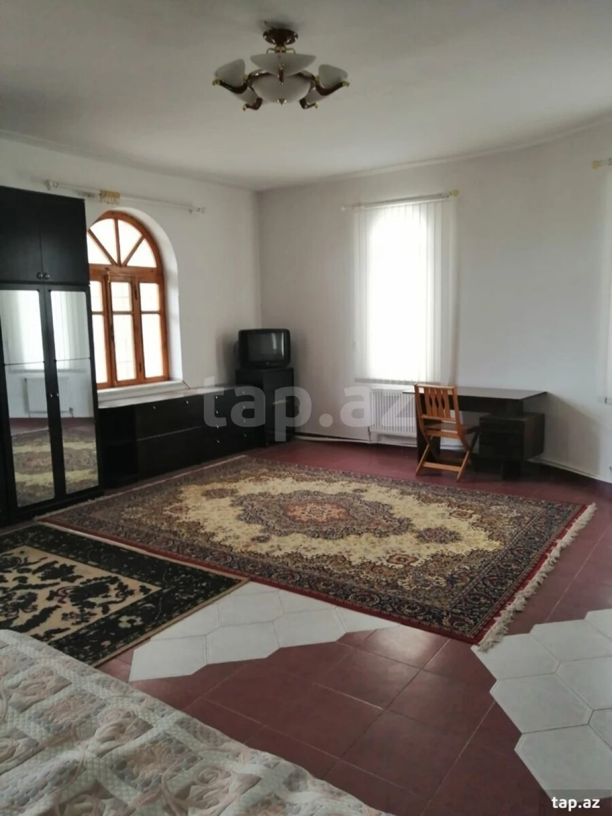 Satılır 6 otaqlı həyət evi