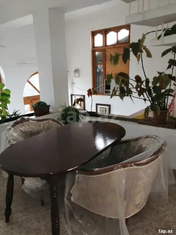 Satılır 6 otaqlı həyət evi