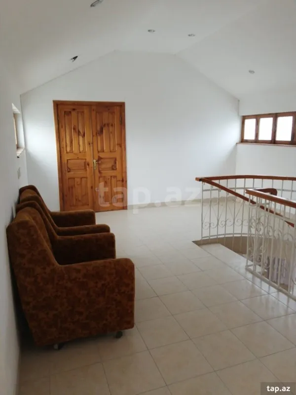Satılır 6 otaqlı həyət evi