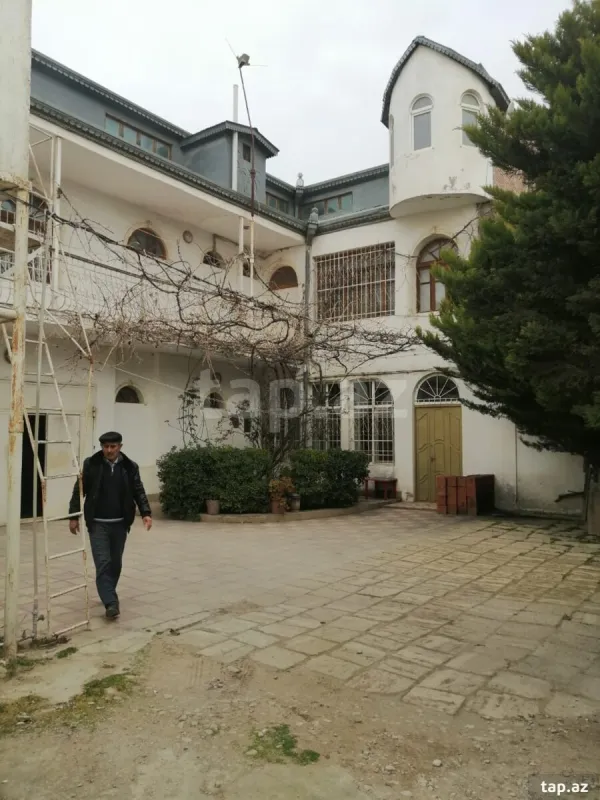 Satılır 6 otaqlı həyət evi