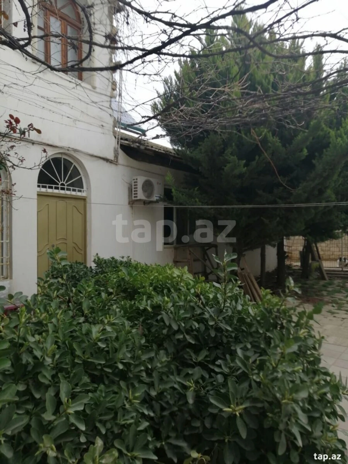 Satılır 6 otaqlı həyət evi