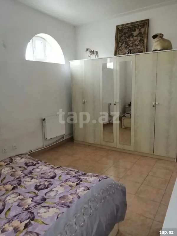 Satılır 6 otaqlı həyət evi