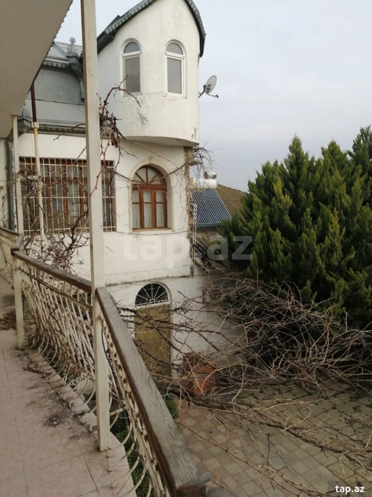 Satılır 6 otaqlı həyət evi