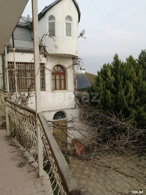 Satılır 6 otaqlı həyət evi