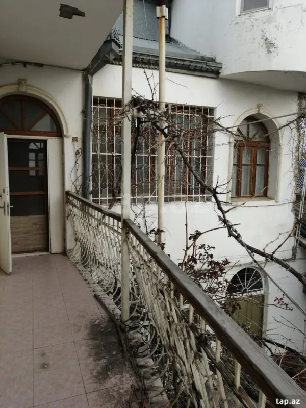 Satılır 6 otaqlı həyət evi