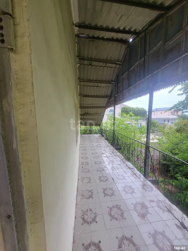 Satılır 6 otaqlı həyət evi