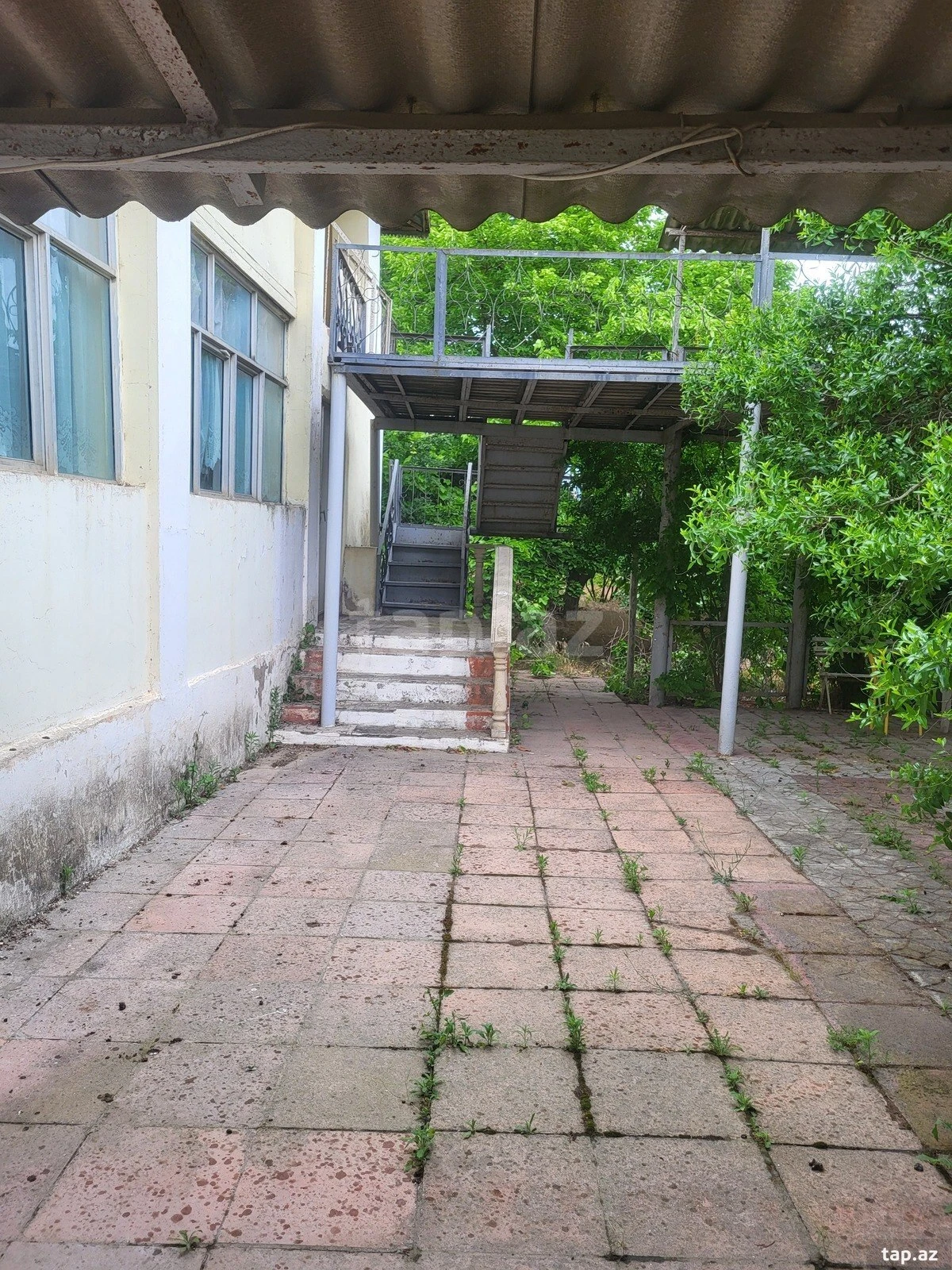 Satılır 6 otaqlı həyət evi