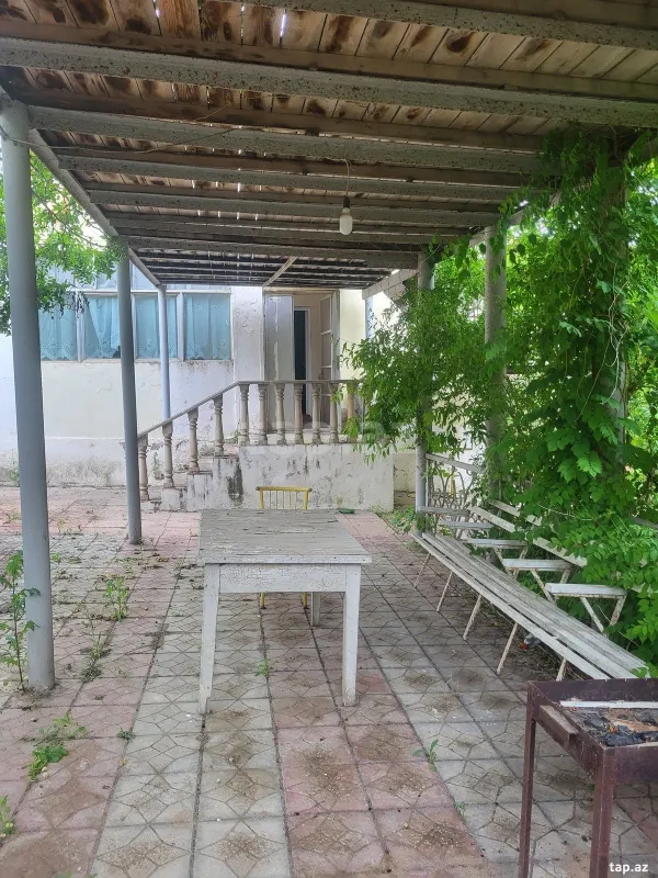 Satılır 6 otaqlı həyət evi