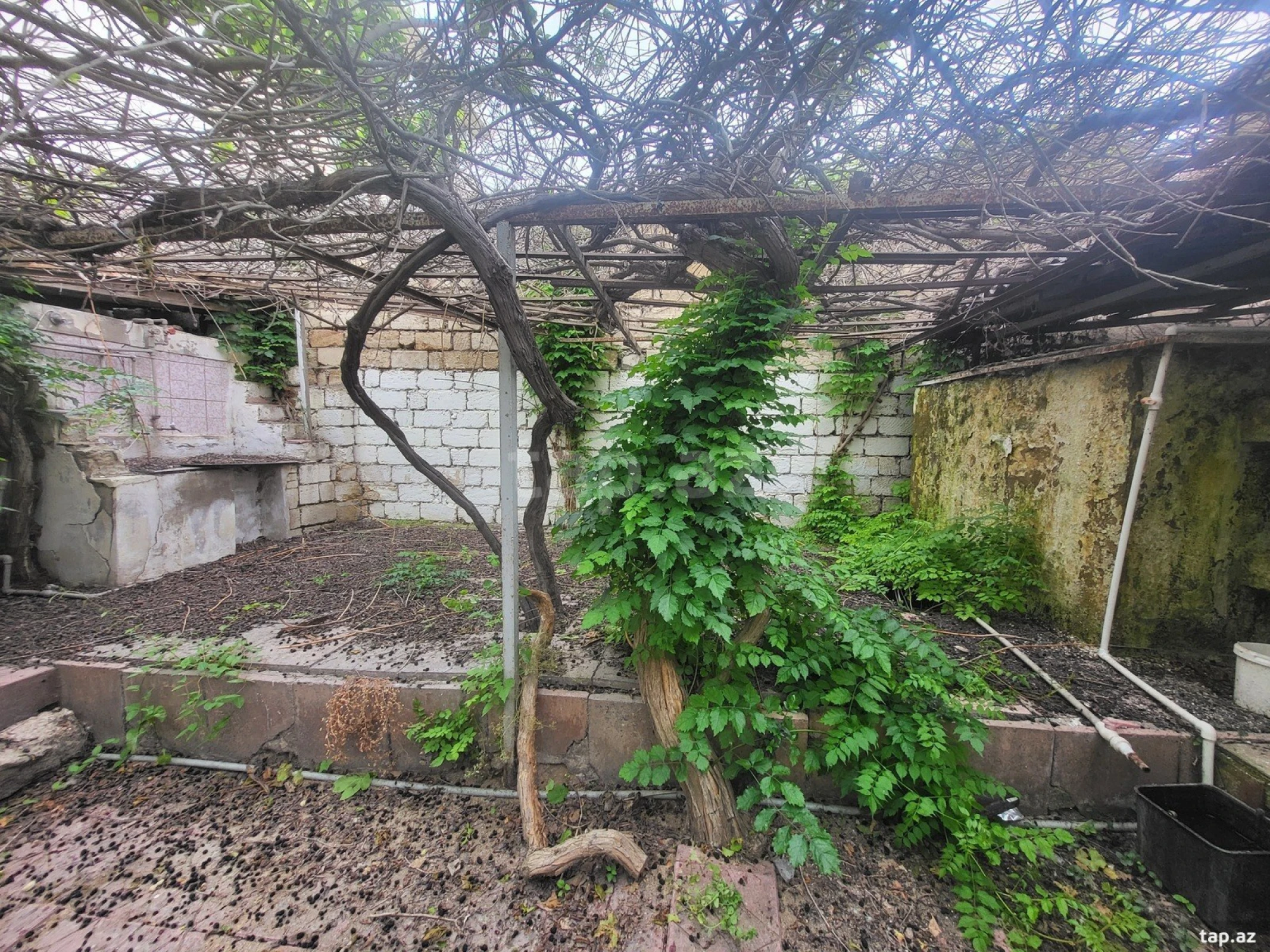 Satılır 6 otaqlı həyət evi