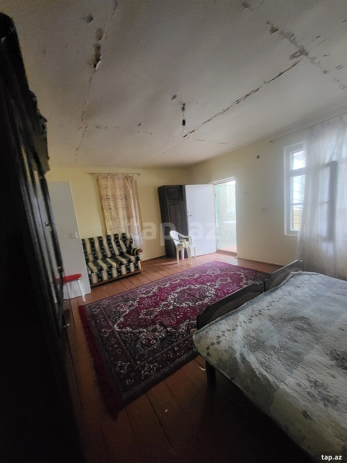 Satılır 6 otaqlı həyət evi