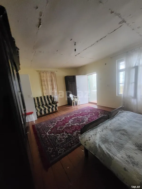 Satılır 6 otaqlı həyət evi