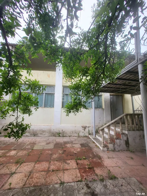 Satılır 6 otaqlı həyət evi