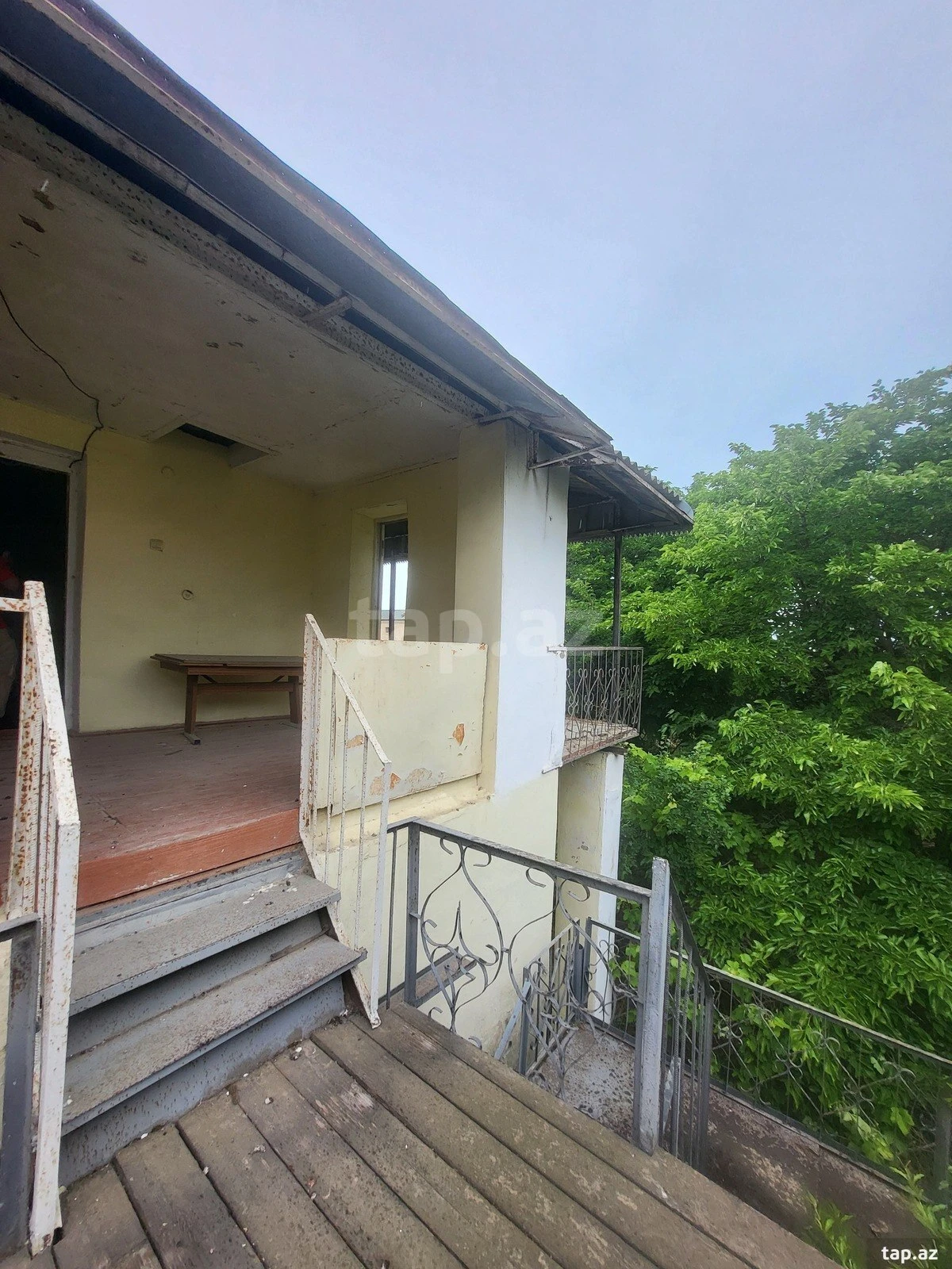 Satılır 6 otaqlı həyət evi