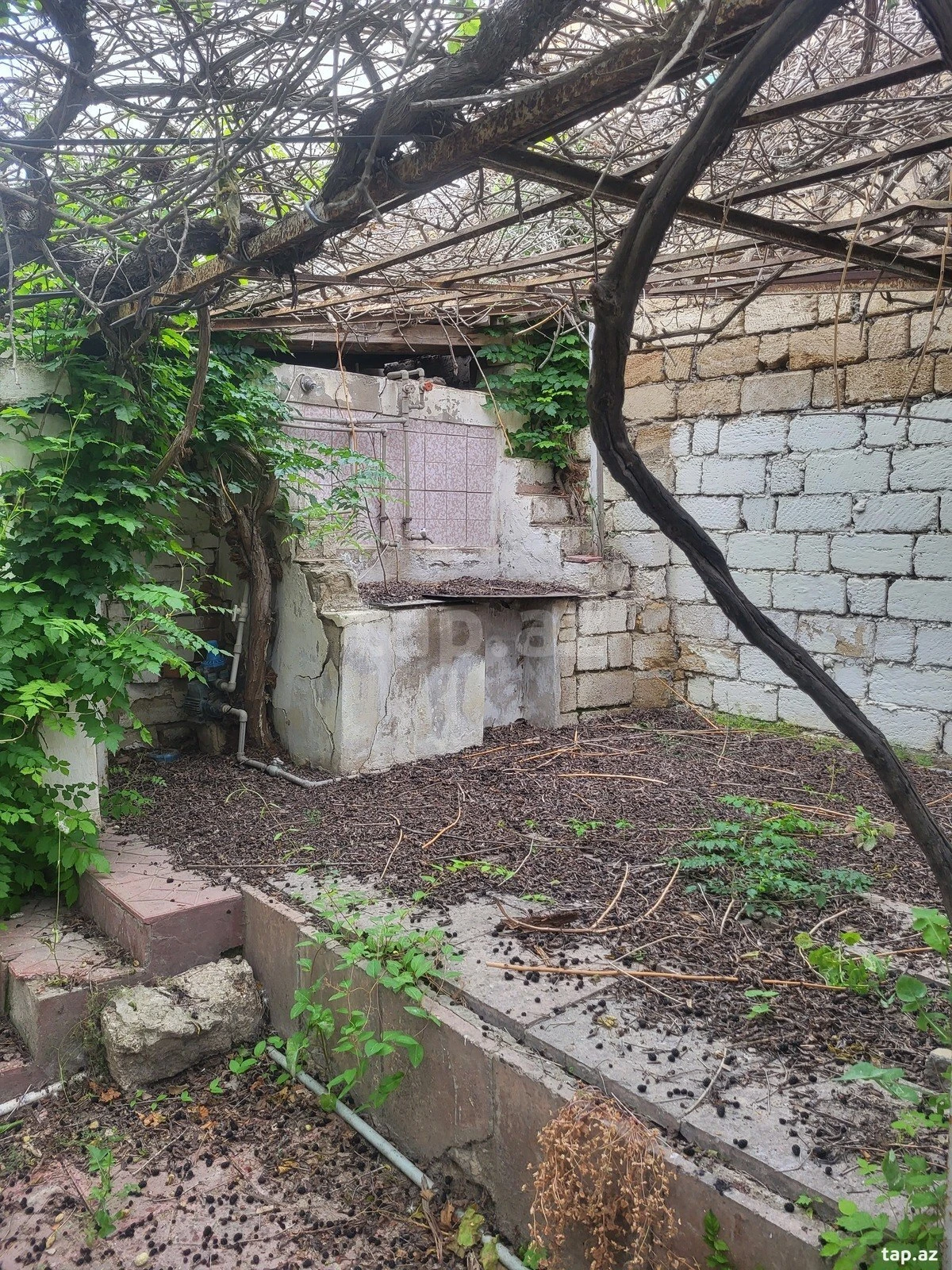 Satılır 6 otaqlı həyət evi