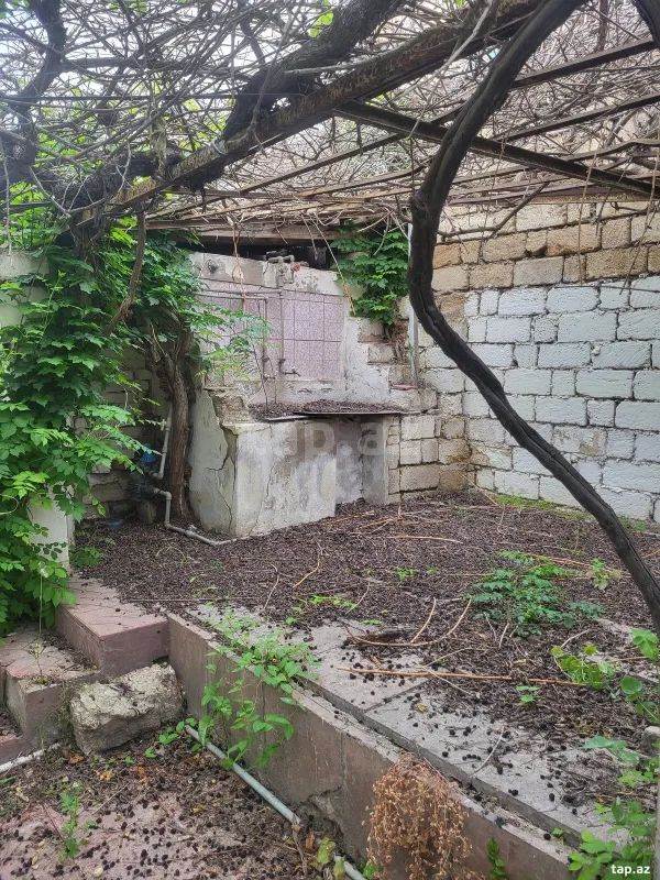 Satılır 6 otaqlı həyət evi